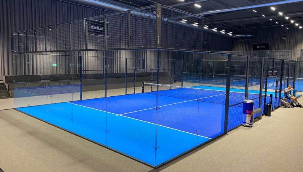 Jenis Lapangan Padel : Indoor